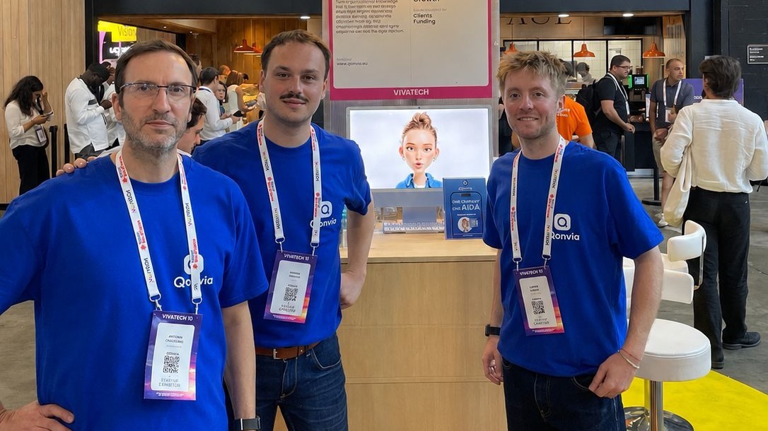 L'équipe Qonvia sur son stand à VivaTech